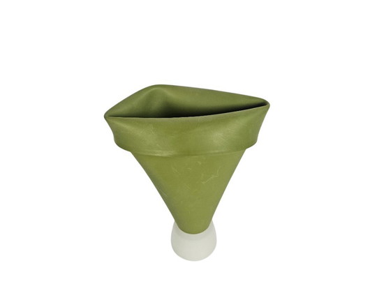 Image 1 of Design néerlandais - « Vase incroyable » - création de Johan Bakermans - caoutchouc - vase enroulable - années 90