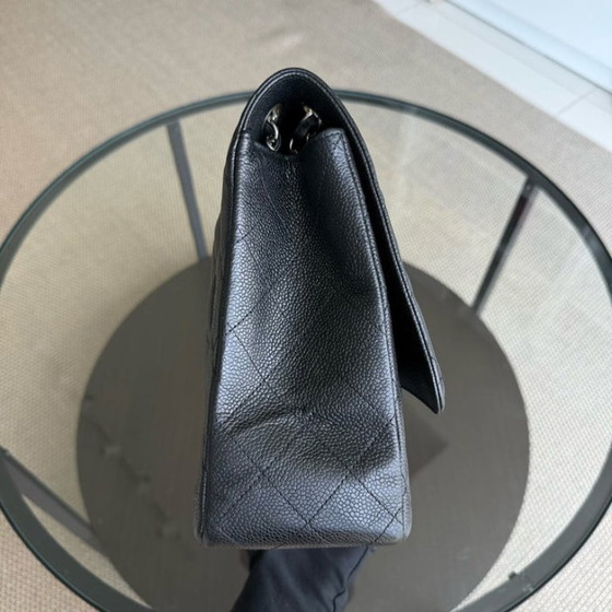 Image 1 of Borsa Chanel Classic Flap Maxi - Caviar 33CM, chiusura singola con patta, trapuntata, nera, con finiture argentate, serie 13