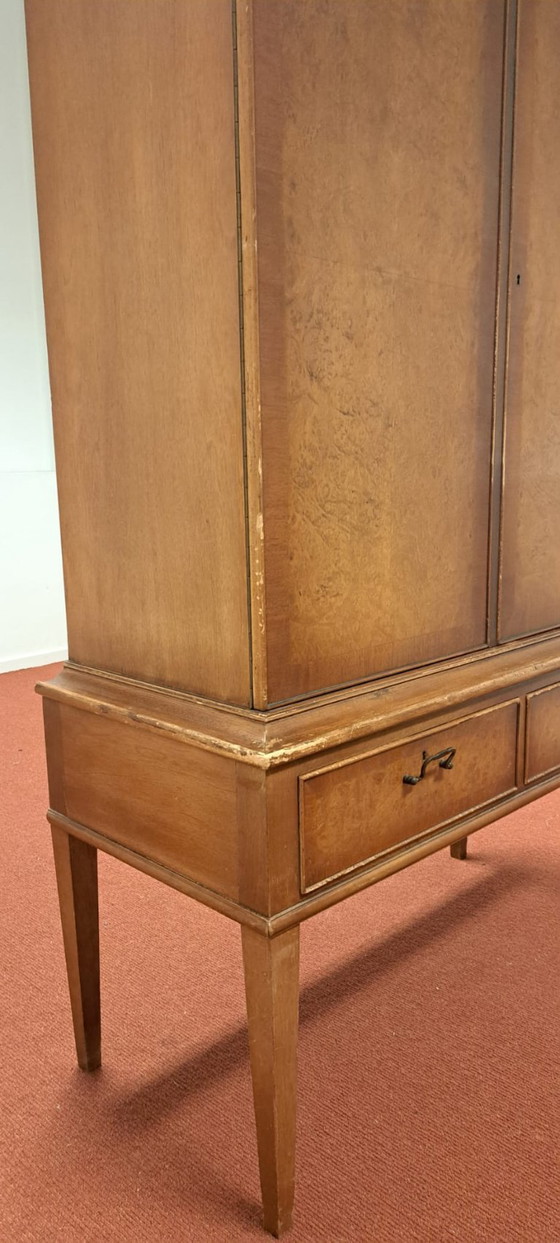 Image 1 of Meuble classique en noyer | style antique/rétro | années 1940-1950