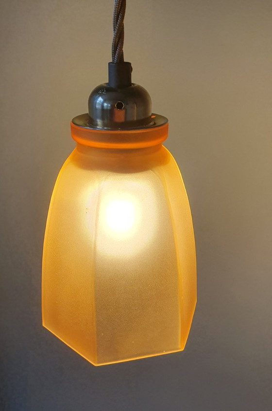 Image 1 of Set Vintage franse gele hanglampen van gekleurd glas.