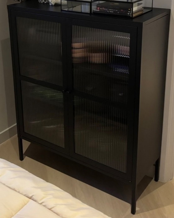 Image 1 of Te koop: DS4U zwart metalen vitrinekast 