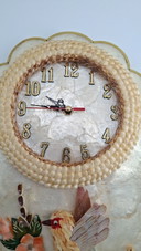 Orologio da parete in madreperla e conchiglia