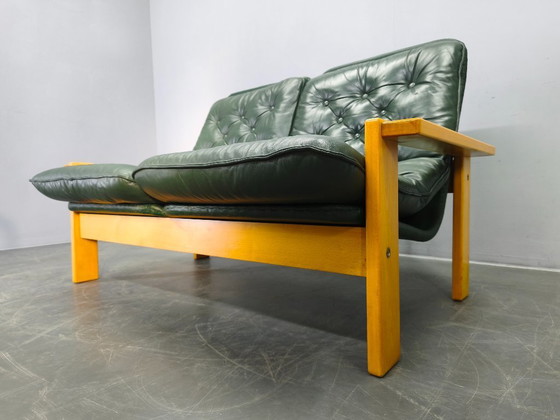 Image 1 of Tweezitsbank van groen leer uit het midden van de 20e eeuw, Tsjechoslowakije, jaren 70