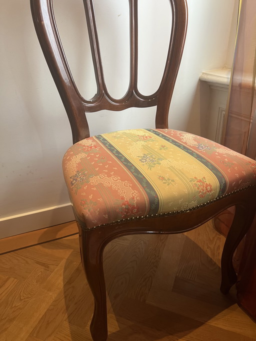 sedia classica appena rivestita