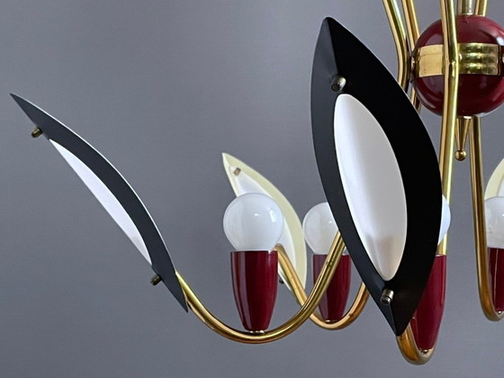 Image 1 of Lampadario italiano a sei luci in ottone e metallo laccato del 1950. Medio secolo moderno.