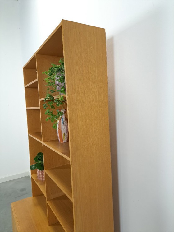 Image 1 of Hoge LP boekenkast met planken uit Zweden