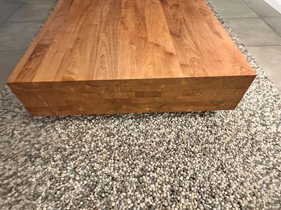 Image 1 of Design Couchtisch Nussbaum massiv