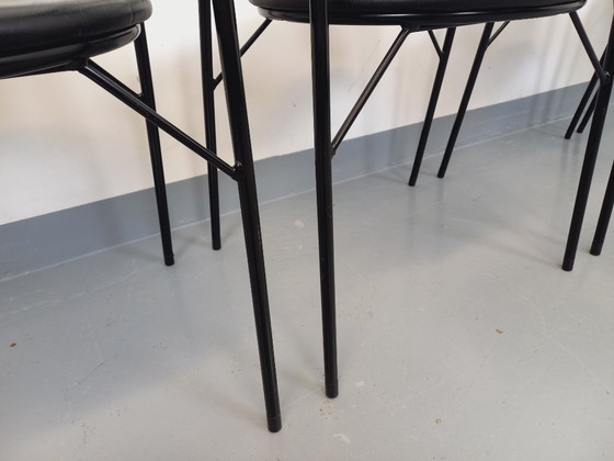 Image 1 of Set di 4 poltrone vintage di design italiano in metallo nero e similpelle nera degli anni '80