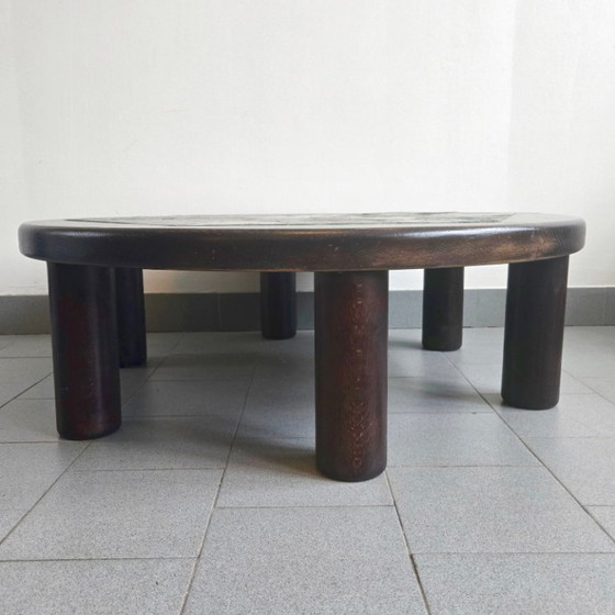 Image 1 of Vintage brutalistische salontafel uit de jaren 70, met 6 massief eikenhouten en stenen poten.