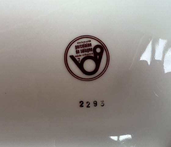 Image 1 of Piatto rotondo bianco con motivi di fiori di melo, numerato, porcellana Sologne