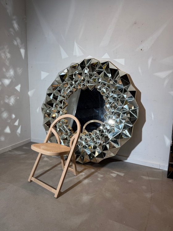 XL Facetspiegel met Zonnestralenmotief – Sculpturaal Prismaspiegel – Ø 160 cm (photo 2 of 6)