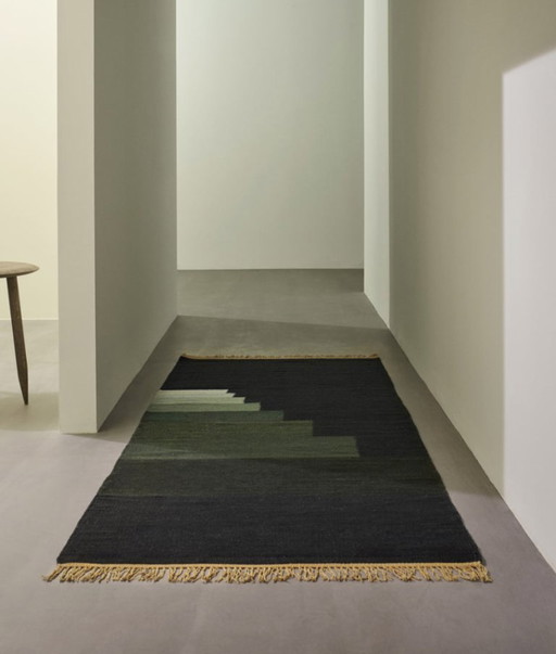 Another Rug 90x240 cm Grün von &Tradition