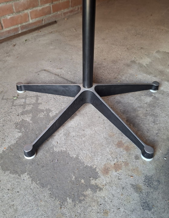 Eames Tisch 650 – Herman Miller, Tische, Plastic, Aluminium (photo 11 of 13)