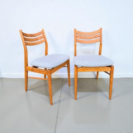 Een paar Scandinavische stoelen