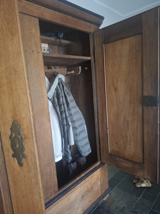 Image 1 of Antieke eiken tuigkast