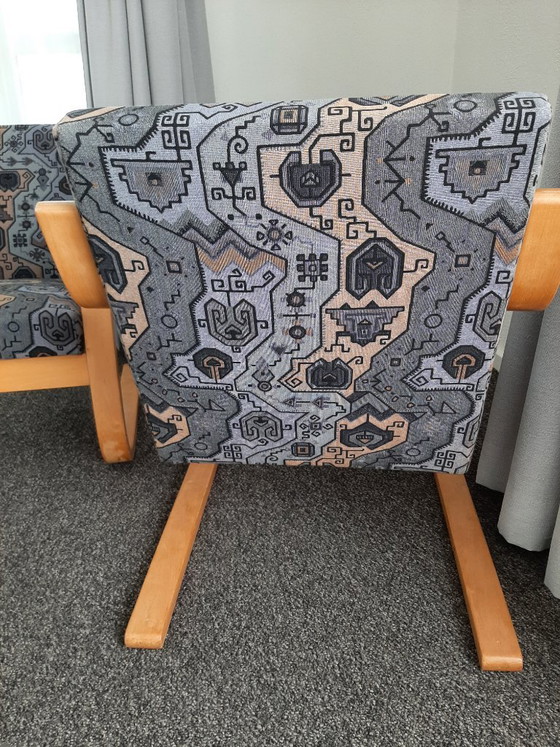 2 Alvar Aalto 402 fauteuils – Stoelen / fauteuils, Wood, Textile (photo 2 of 11)