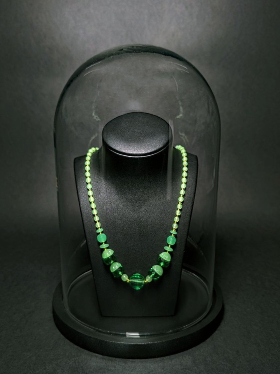 Collana Antica in Vetro all'Uranio Sotto Campana di Vetro – Oggetti decorativi (photo 2 of 7)