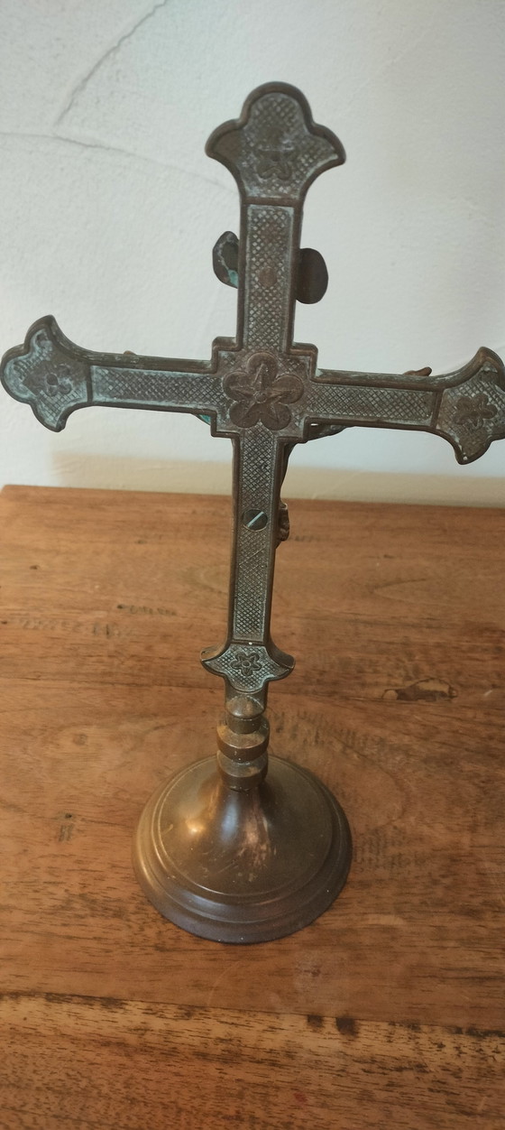 Image 1 of Petit crucifix en cuivre sans marque d'enregistrement