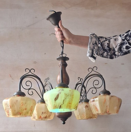 Lámpara de araña Art Déco con pantallas de cristal de uranio