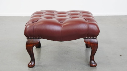 Elegante sgabello Chesterfield rosso/marrone in ottime condizioni
