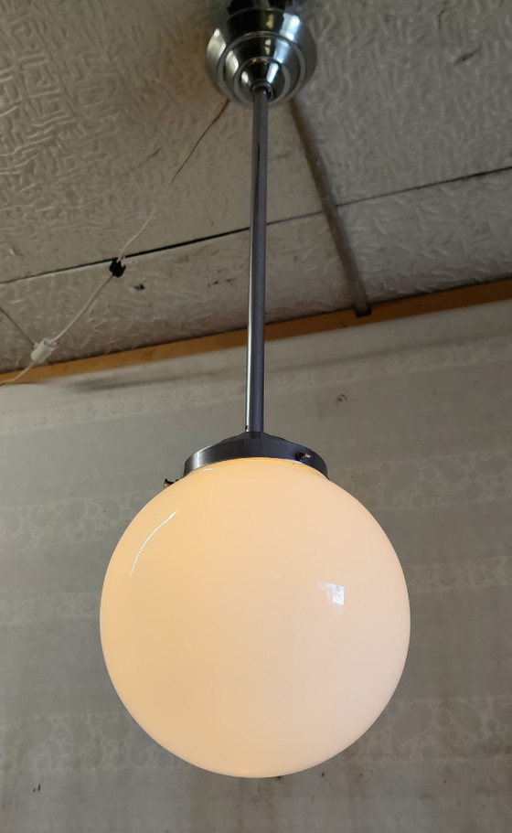 Art-Déco Opalglas-Pendelleuchte - Mitte 20. Jh. – Pendelleuchten (photo 3 of 8)