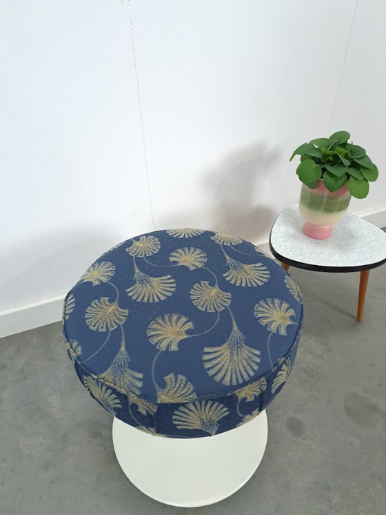 Image 1 of Sgabello a tulipano in metallo bianco dell'era spaziale