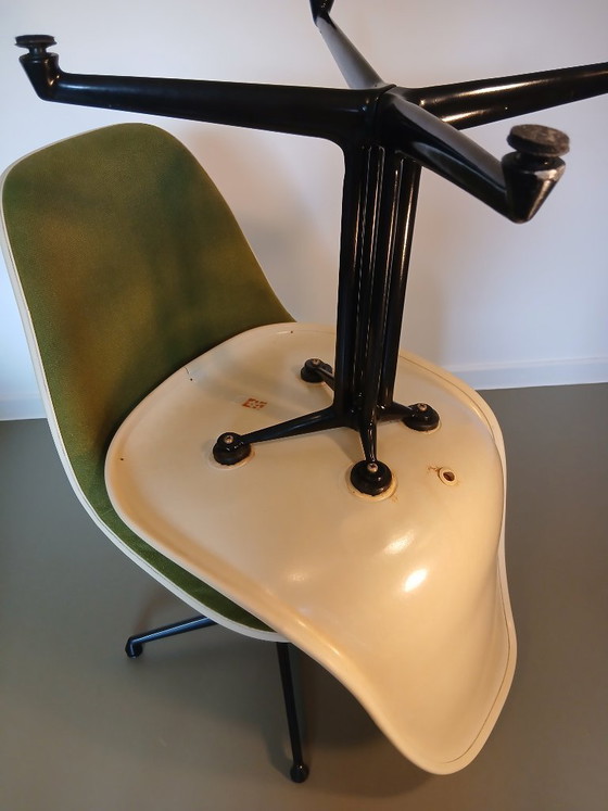 2 Eames Fiberglass Side Chairs With La Fonda Base – Charles & Ray Eames, Metal, Textile (photo 4 of 6)