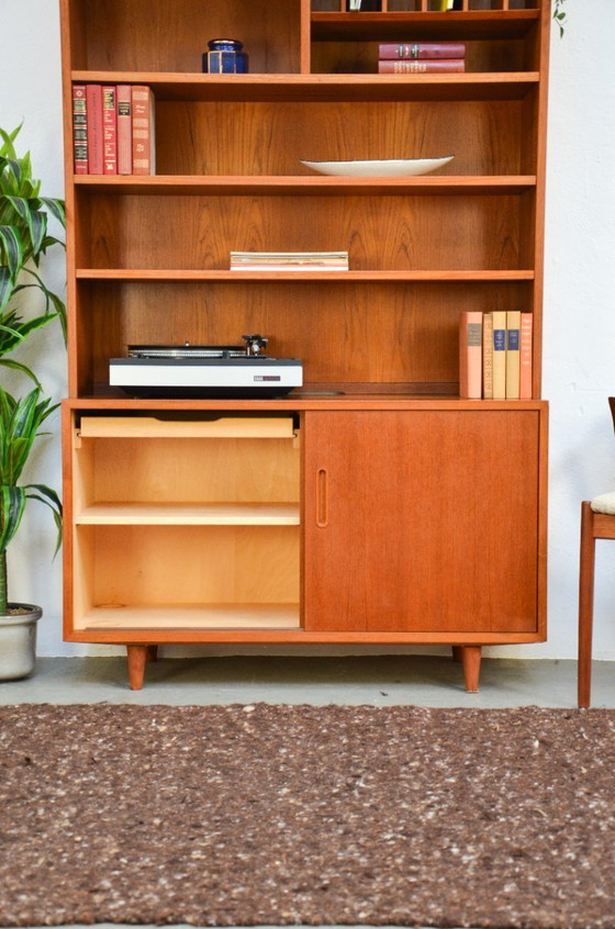 Image 1 of Credenza alta vintage in teak, mobile da terra Hundevad in stile danese di metà secolo