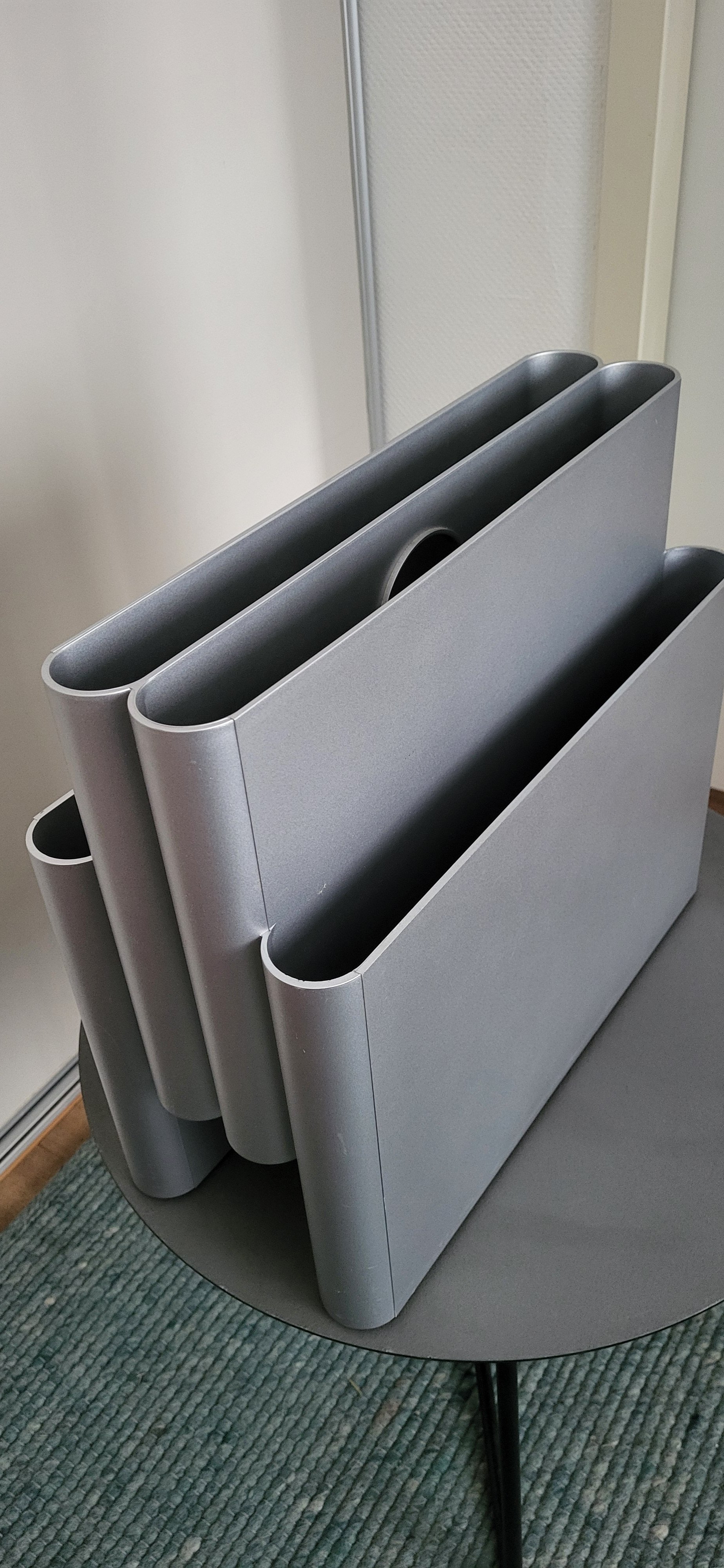 Kartell Magazine rack | Whoppah