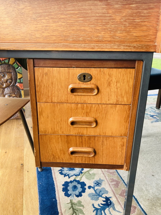 Image 1 of bureau vintage en teck du milieu du siècle