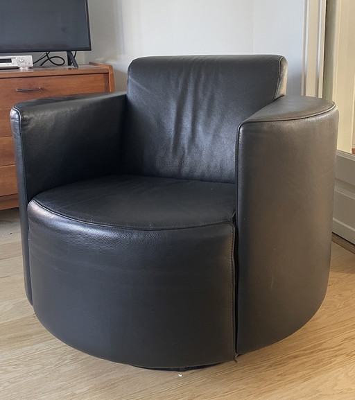 Poltrona girevole di design Montel Once Plus nera