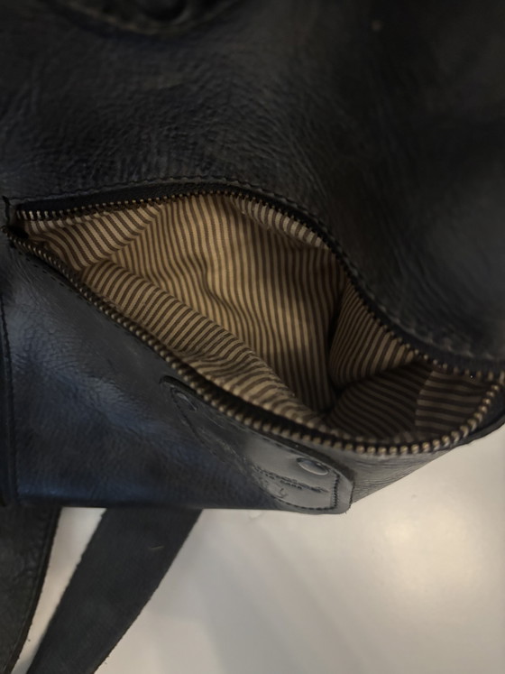 Sac bandoulière/sac pour ordinateur portable en cuir noir, marque Aunts & Uncles – Sacoches pour ordinateur (photo 7 of 9)
