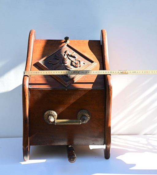 Antike seltene edwardianische Nussbaumkohletruhe, Kaminkohletruhe, Schottland 1920.