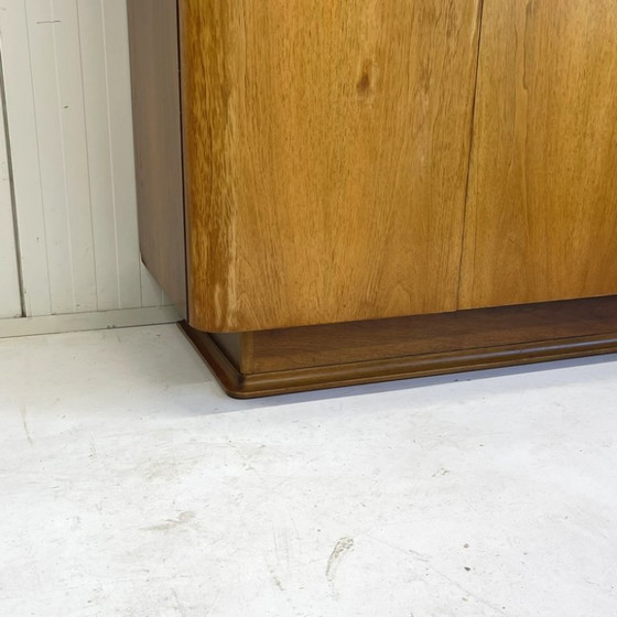 Image 1 of Elegante armadio vintage di metà secolo a 4 ante con appendiabiti e gambe