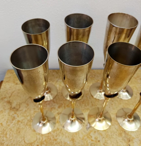 Image 1 of 8 champagneglazen van metaal en messing in Hollywood Regency-stijl uit 1970