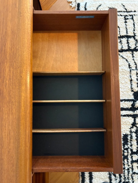 Image 1 of Bellissima ed elegante credenza vintage in teak degli anni '60