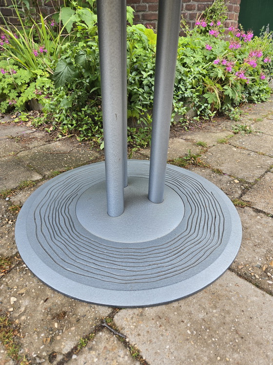 Image 1 of Leolux trias ronde design eettafel Hugo de Ruiter jaren 90