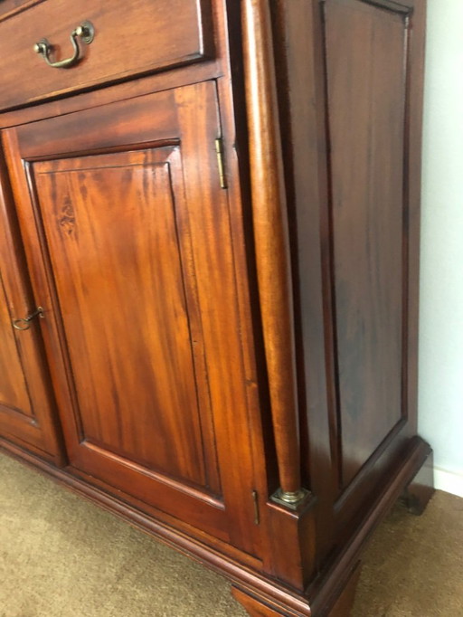 Buffet en bois, détails anciens