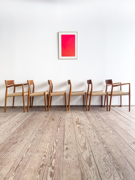 Image 1 of Sillas de comedor danesas de teca de mediados de siglo nº 57 y 77 de Niels O. Møller, J. L. Moller, juego de 6