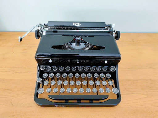 Machine à écrire Royal modèle Quiet De Luxe