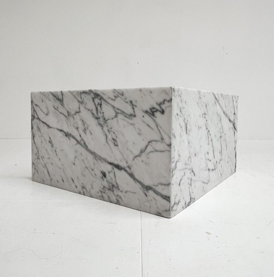 Image 1 of Couchtisch aus massivem Carrera-Marmor, 1980er Jahre