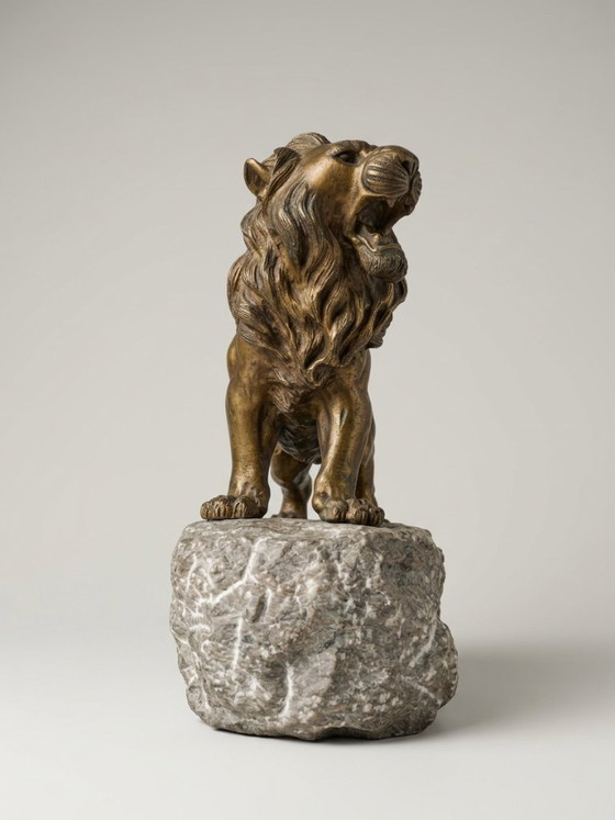 KRAKOWKI — León rugiendo sobre su roca, importante Esculturas de bronce artístico y roca (28,3 kg) – Stone (photo 3 of 21)