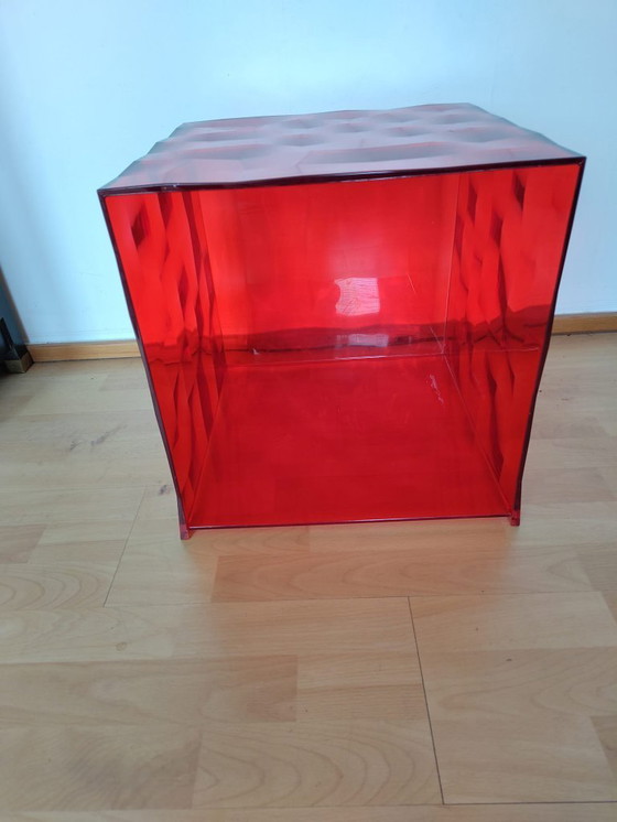 Image 1 of Kartell Kubus, design kastje, bijzettafel, rood kunststof