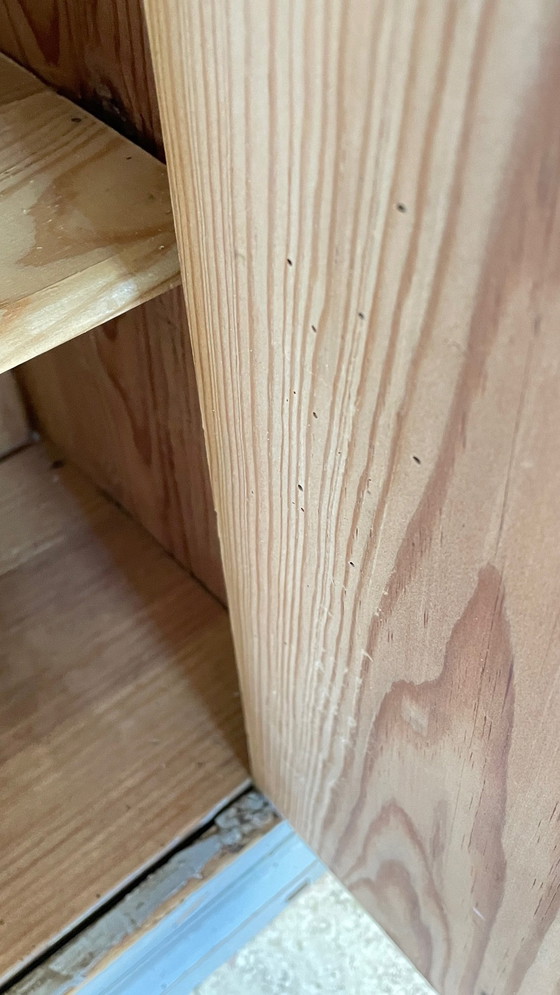 Image 1 of Antiek grijs houten nachtkastje