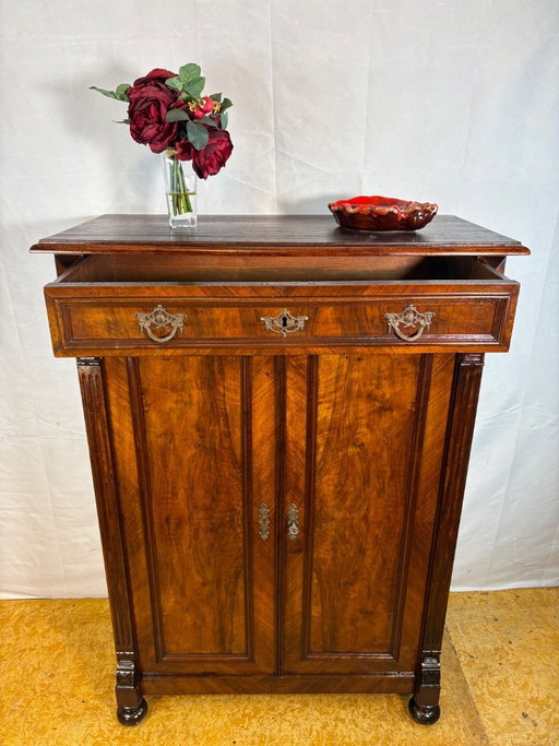Antique Gründerzeit Vertiko Cabinet in Walnut – Circa 1890–1900  A stunning antique Gründerzeit Vertiko cabinet dating from the 