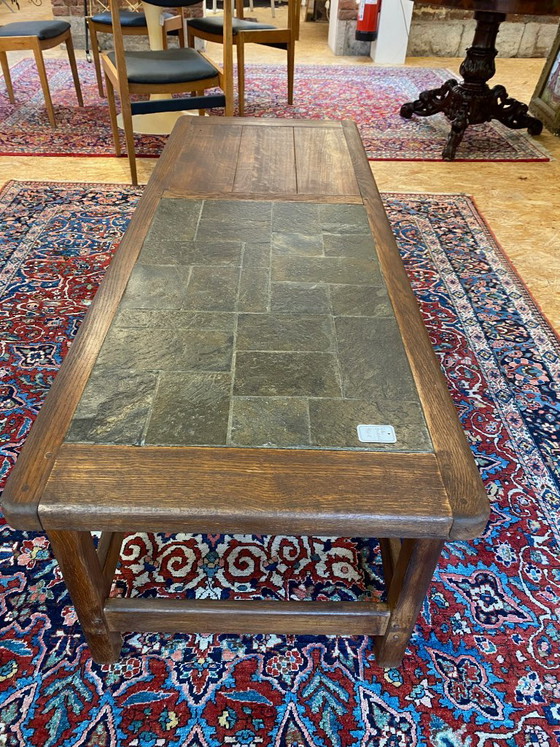 Salontafel in brutalistische stijl van eikenhout en leisteen met keramisch blad. – Stone, Wood (photo 6 of 8)