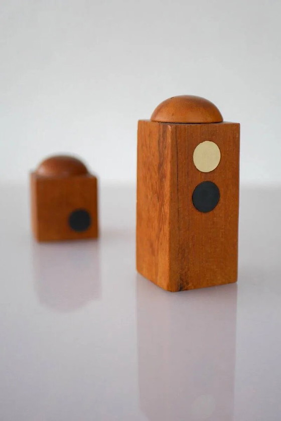 Image 1 of Ensemble de 2 salières et poivrières en teck de style moderniste danois.