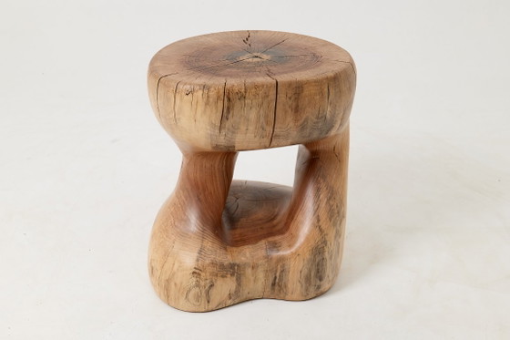 Image 1 of Tabouret/table d'appoint sculpturale, noyer sculpté, pièce unique, Logniture