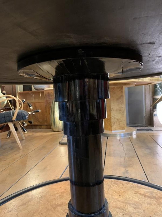 Table basse ronde tournante Art Déco en loupe d'érable et ébène attribuée à De Coene Freres, 1925 (photo 5 of 18)