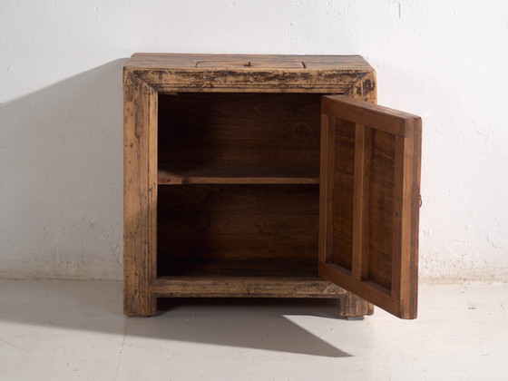 Shanxi low cabinet in elm with carved door – China, circa 1930 – Sideboard cabinet, Iron (photo 18 of 40)